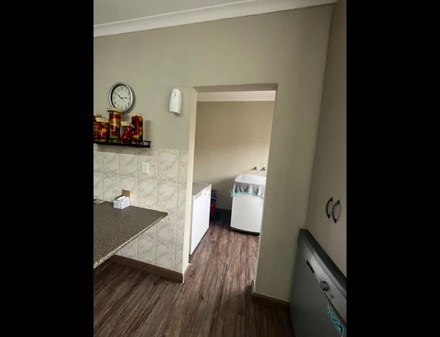 6 BEDROOM HOUSE FOR SALE IN PROTEA HEIGHTS